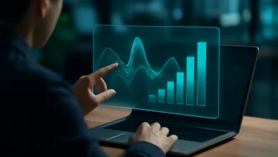 Imagem de capa com passo limpar seu nome: pessoa diante de mesa com laptop e tela holográfica 3D, gráficos, financeiro